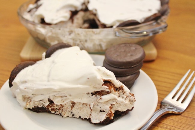 Thin Mint Cookies and Cream Pie - Joyful Momma's Kitchen