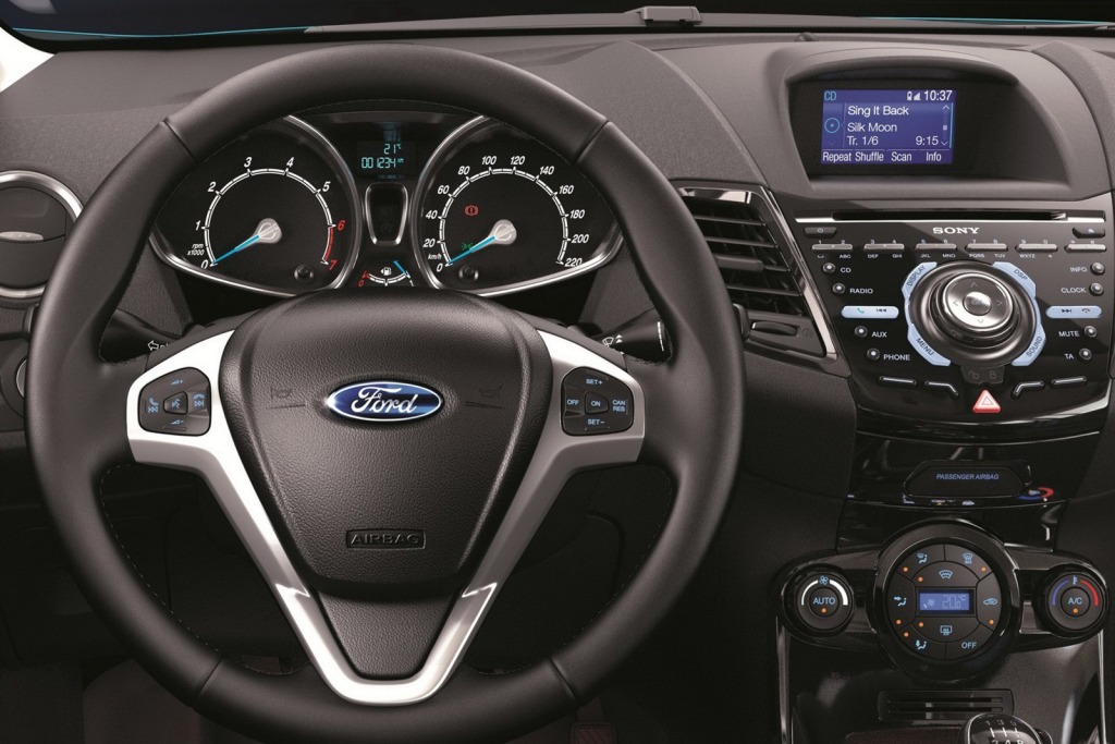 2013-Ford-Fiesta-Facelift-Interior-2.jpg?imgmax=1800