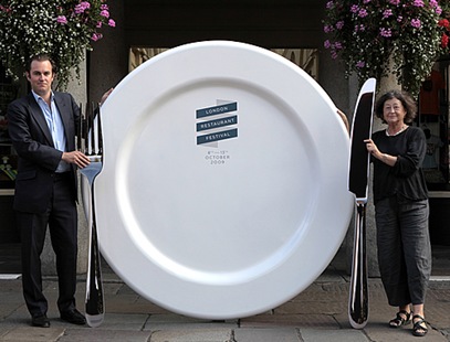 London Restaurant Festival founders Fay Maschler and Simon Davis were joined this morning in Covent Garden by a host of top London chefs to celebrate the countdown to the London Restaurant Festival. The festival is only one month away and takes place from the 8th - 13th October 2009.

© Ben Phillips
+44 (0) 7885 721740
mail@bphillips.co.uk
