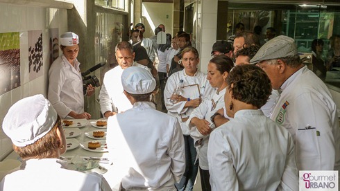 Jurado en pleno trabajo de evaluación