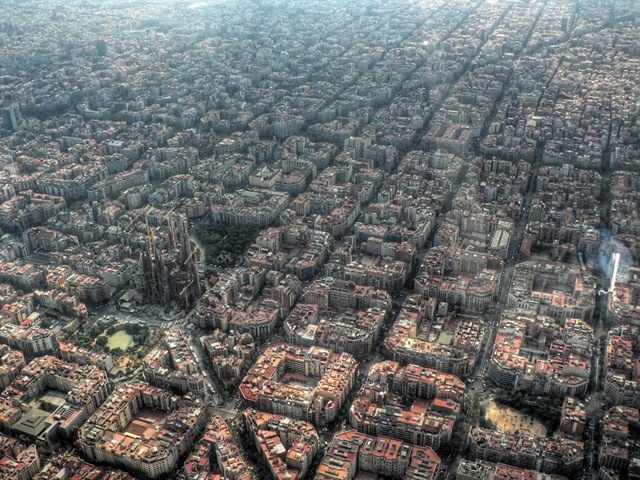 [Arquitectura-de-la%2520ciudad-de-Barcelona-desde-el-aire%255B4%255D.jpg]