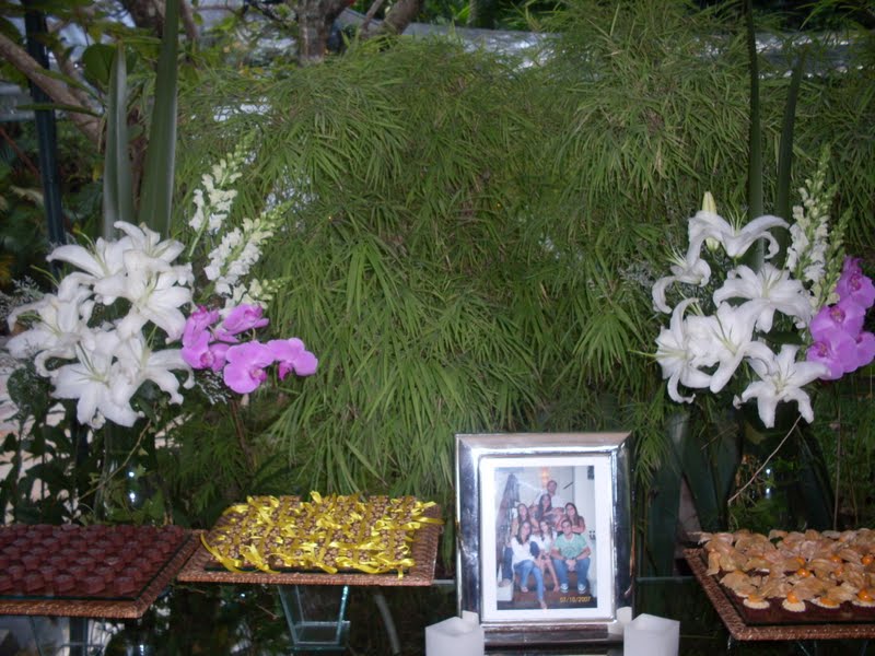 Fotos de Festa. Foto numero 11475. Fotografia (fotografias) da Decorart, uma empresa especializada em decoração floral para todo tipo de evento: casamentos em igrejas, sítios ou praias, recepções e festas em geral, eventos corporativos e aniversários. Um dos pontos altos do trabalho são os bouquets para noivas. Atua em todo o Rio de Janeiro, RJ. bouquet noiva buque de flores buquet bouquets rosas buquê noia noivas buques decoração eventos decoraçao recepçao casamento