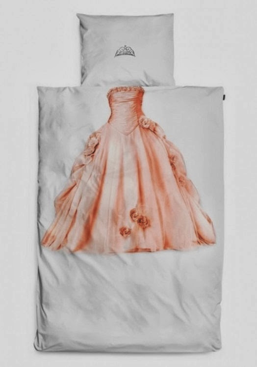 [cool-princess-and-astronaut-dress-up-bedding-from-snurk-5-524x747%255B3%255D.jpg]