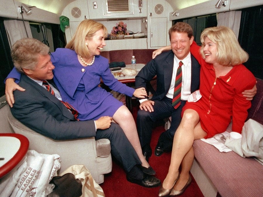 [letting-loose-on-the-campaign-bus.jpg%2520hillary%2520and%2520tipper%255B7%255D.jpg]