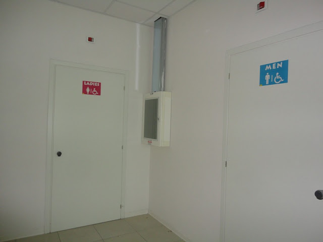 shopping centre verucchio- toilets 06-12-2012-002.jpg