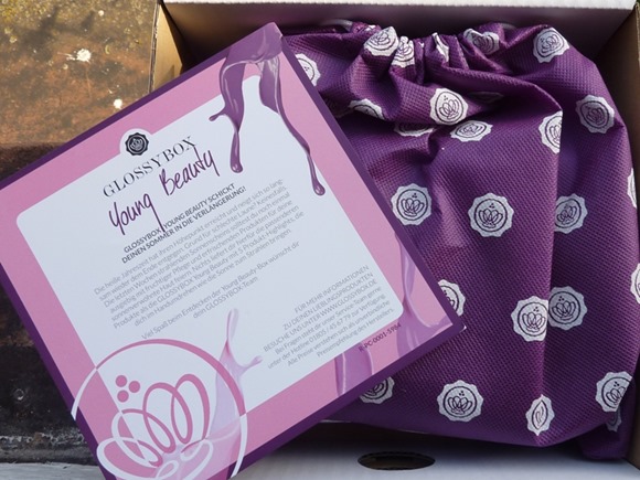 Glossybox Young Beauty August 2013a Glossybox Young Beauty August 2013a