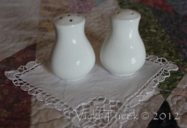 salt and pepper shakers (1)