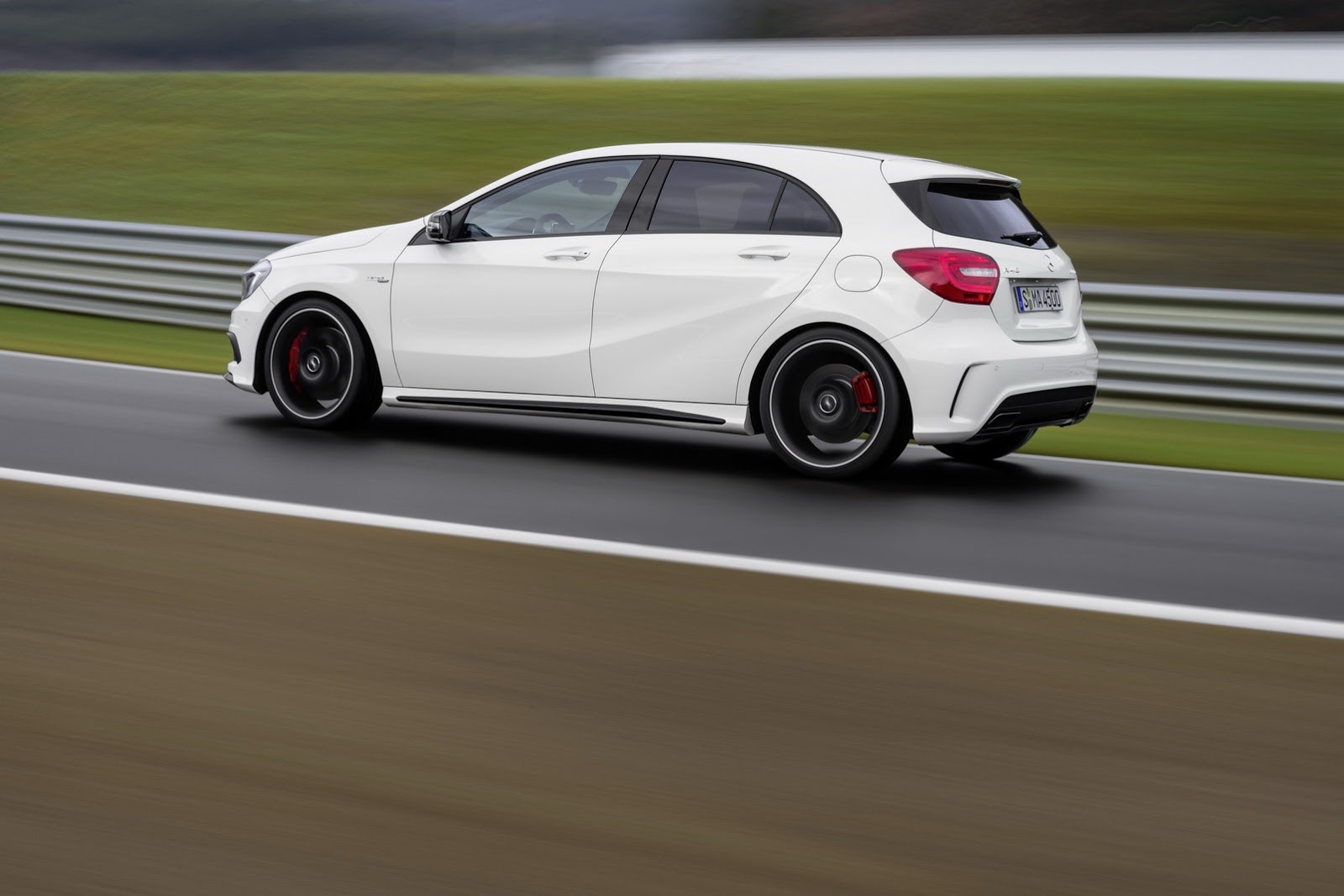 [Mercedes-A45-AMG-7%255B2%255D.jpg]