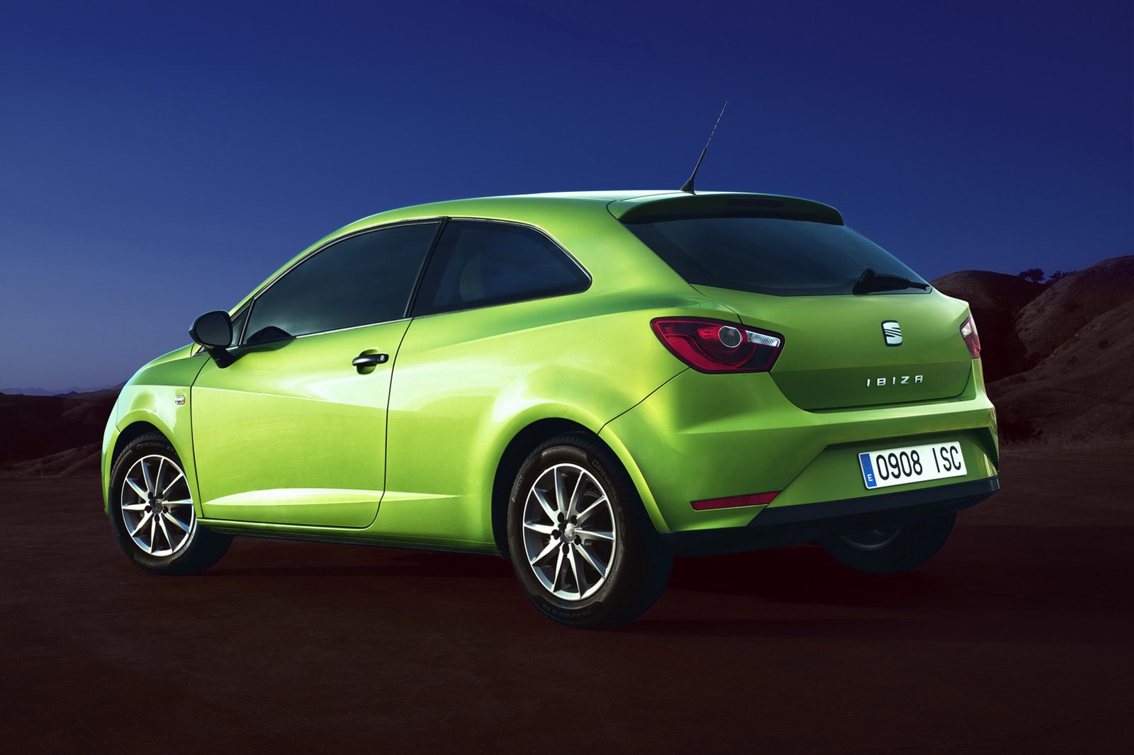 2012-Seat-Ibiza-4[2].jpg