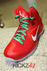 Throwback Thursday: Look Back at LBJs 2011 Christmas Shoes nike lebron 9 gr christmas 4 11 kickz Throwback Thursday: Look Back at LBJs 2011 Christmas Shoes