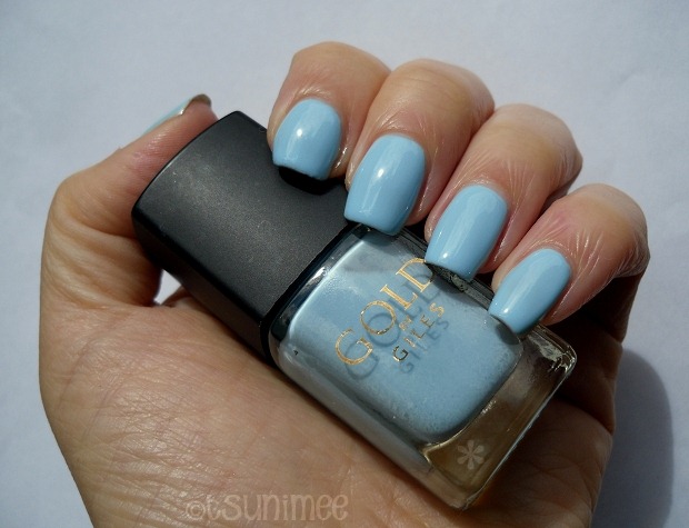 05-gold-by-giles-nail-polish-baby-blue-review