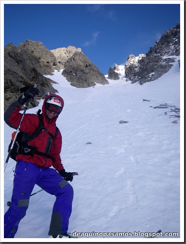 Canal Central SO 200m 50º con esquis (Pico de la Montañeta 2552m, Benasque, Pirineos) (Isra) 3381 Canal Central SO 200m 50º con esquis (Pico de la Montañeta 2552m, Benasque, Pirineos) (Isra) 3381