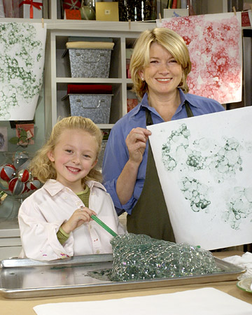 Making a kid-friendly bubble-wrap-print wrapping paper (OAD: 12/13/2002)