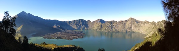 rinjani_sunrise_crater_lake_2.jpg