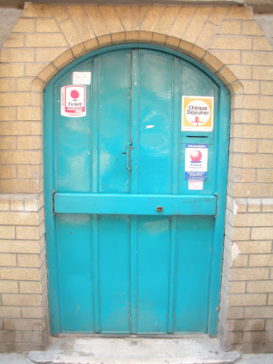 What an outstanding color for a door. (Budapest)