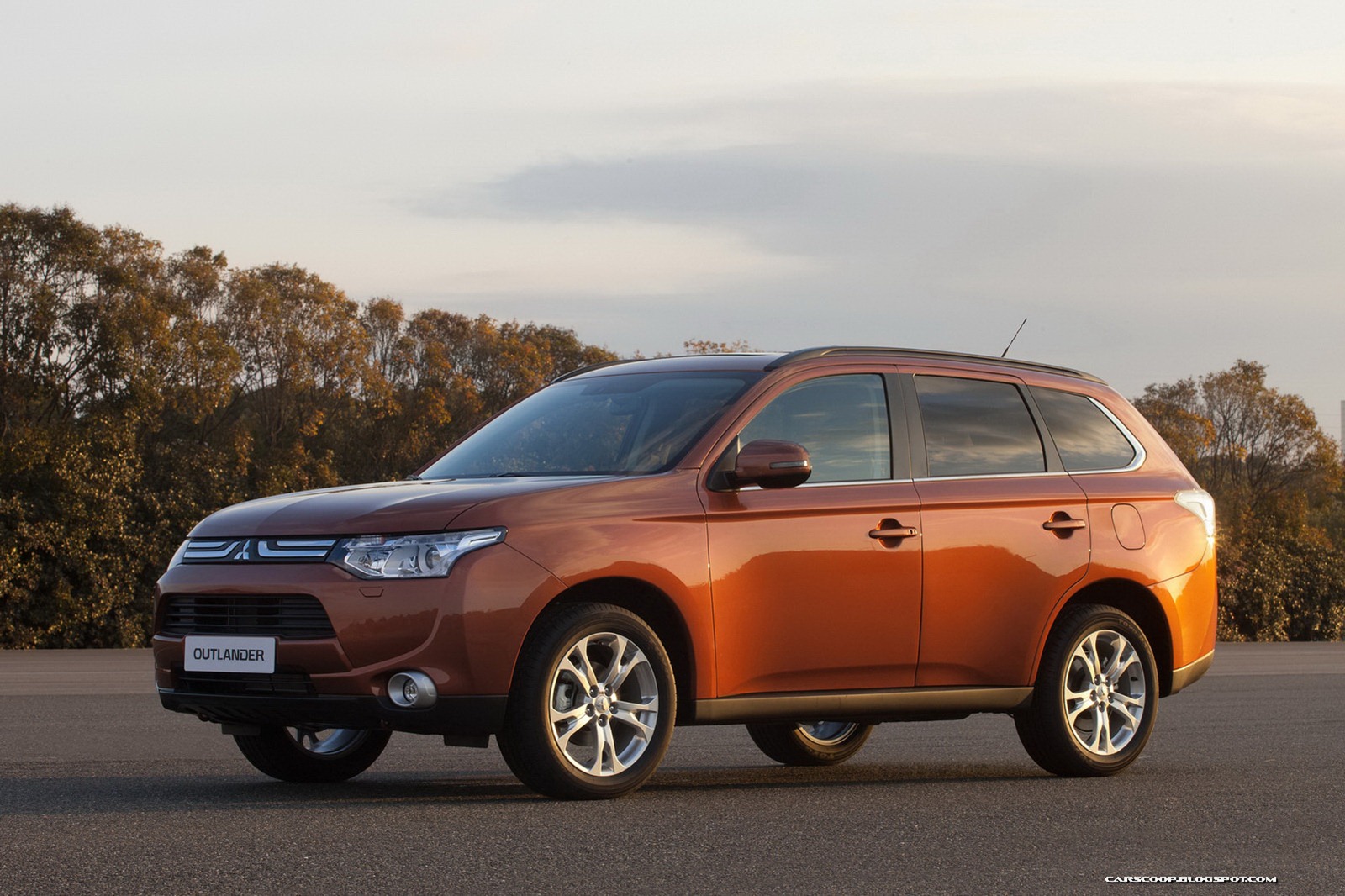 2013-Mitsubishi-Outlander-1[2].jpg