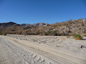 A perfect desert morning greeted us on our arrival.