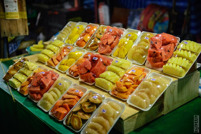 2557_Thailand_Pattaya_Jomtien_Night_market_at_beach-63