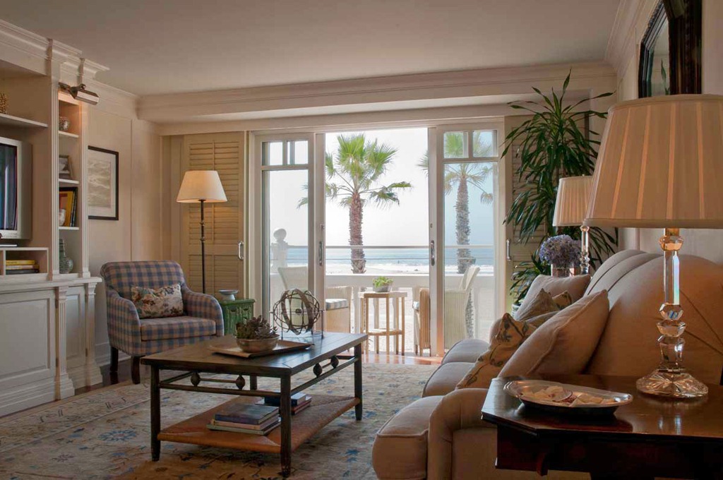 [shutters_rooms_suites_guest_room_sit%255B1%255D.jpg]