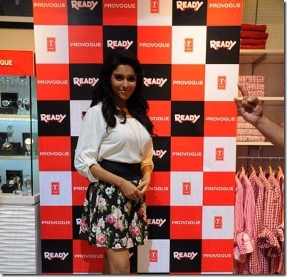 Asin Promotes Ready Film At Provogue Store(9)