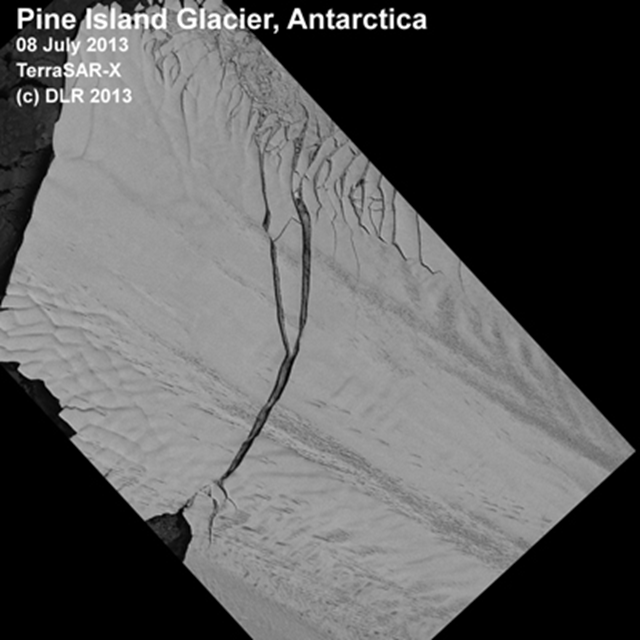 Pine Island Glacier, 8 July 2013. On the left-hand side the newly formed iceberg, 720 square kilometres in area, is visible. Photo: DLR