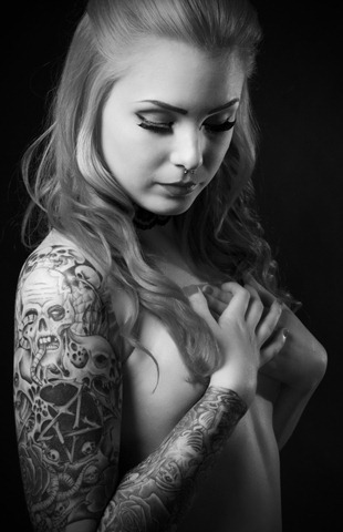 [awesome_tattooed_beautiful_women_9%255B4%255D.jpg]