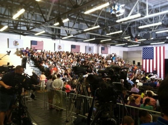 [crowd-gathered-for-obama-visit-to-knox-college-in-galesburg-7-24-13-wqad-photo%255B3%255D.jpg]