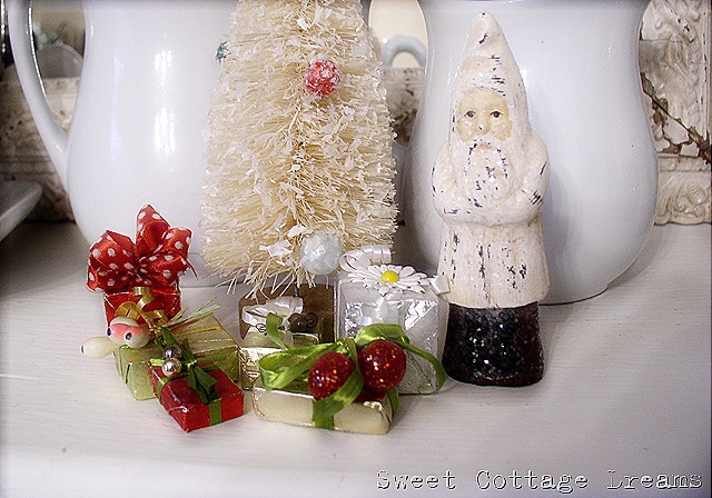 [soft%2520glow%2520santa%2520and%2520presents%255B7%255D.jpg]
