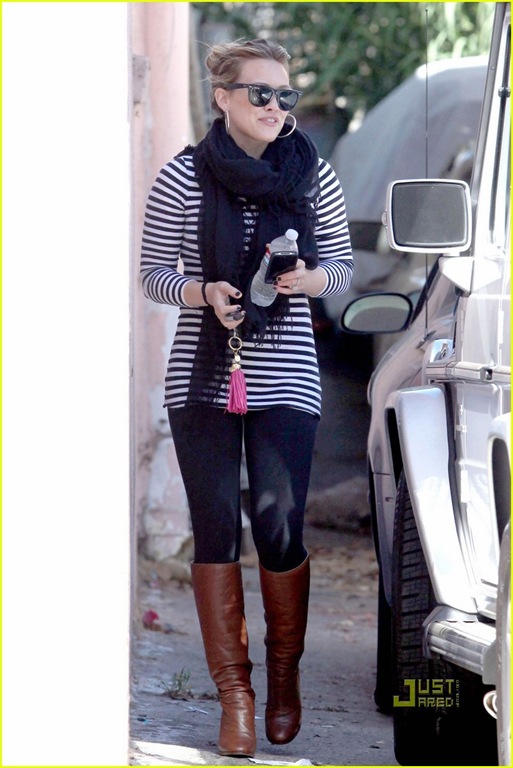 [hilary-duff-striped-shirt-pilates-04%255B4%255D.jpg]