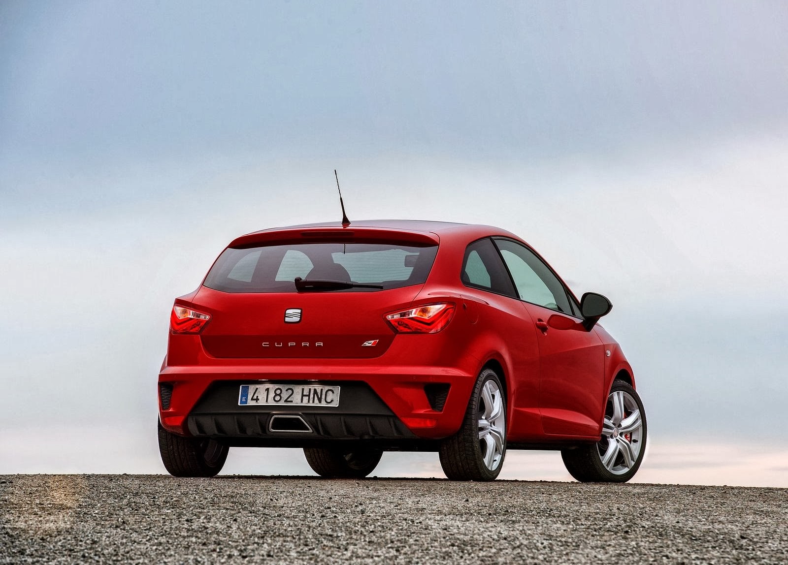 Makyajli-Seat-Ibiza-Cupra-03.jpg