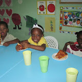 Michael, Maria Estefani and Nikauri love eating pizza!