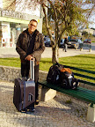 À espera do ”autocarro“ pra irmos ao aeroporto - Viagem à Colônia! - 16/02/09