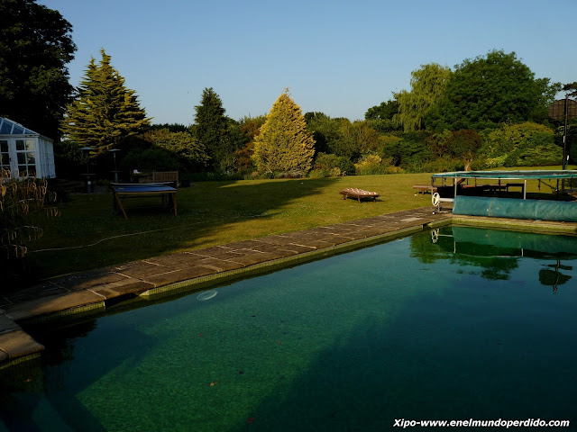 piscina-en-el-jardin.JPG