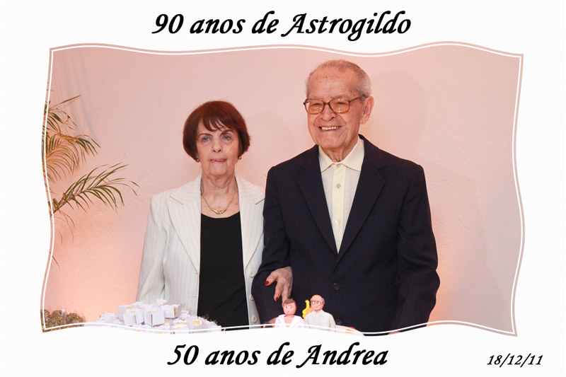 Fotos de Astrogildo e Andrea - 18.12.11. Foto numero 03 da Social Click Fotografia Digital, do Rio de Janeiro, RJ, que faz fotos divertidas, fotos malucas, fotos com fantasias, fotos na hora, fotografia maluca, fotografia divertida com molduras personalizadas. foto brinde v&v miguel victor digital camarim movel social click fotos divertidas malucas maluca animadas animado de quinze anos para aniversario 15 fotógrafo no rio janeiro fotografias casamento