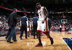 lebron james nba 121109 mia at atl 03 King James wears 5 Colorways of Nike LeBron X in 6 Games