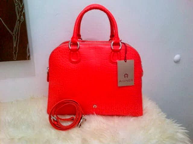 Tas Aigner Croco Crem - Annisa Farrel Collections Etienne Aigner Zippu Croco tas aigner croco crem annisa farrel collections etienne aigner zippu croco