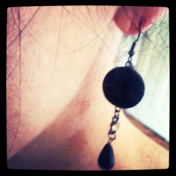 [fotd%2520thursday%2520earrings%255B9%255D.jpg]