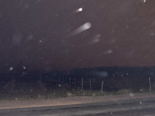 Darkness and ash set in under the Wallow Fire blanket of smoke, 9 June 2011. Eric English / ABC15