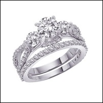 Round-Diamond-Wedding-Ring-Set