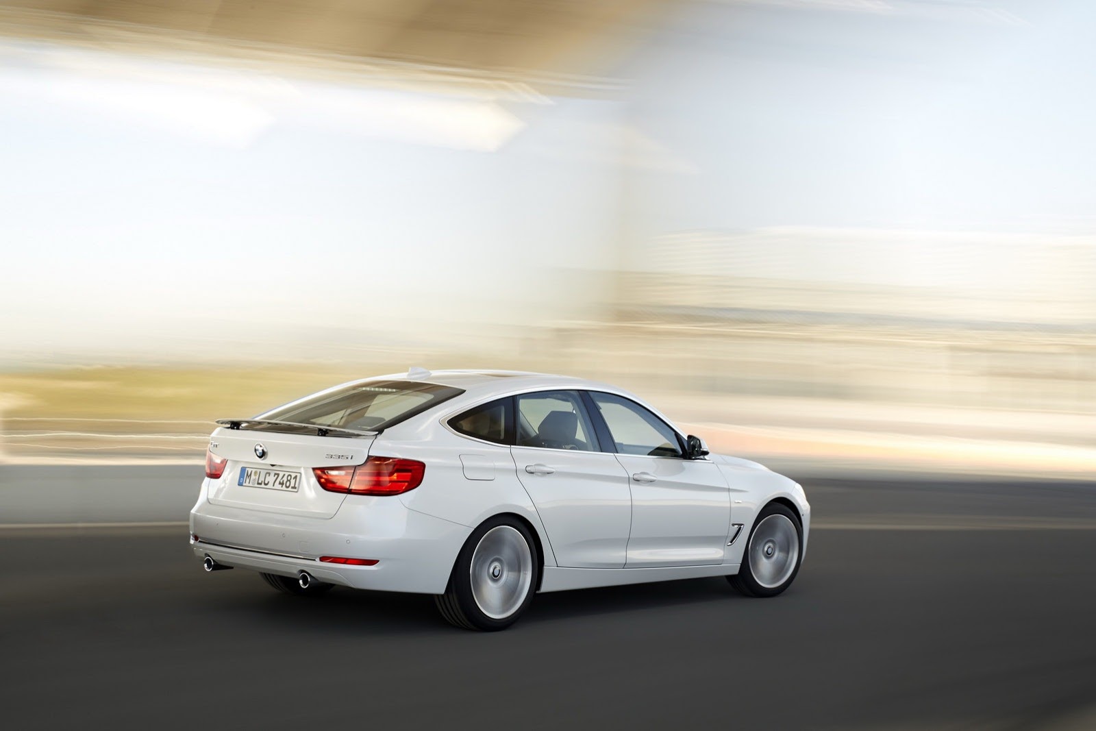 BMW-3-GT-CarScooP5[2].jpg