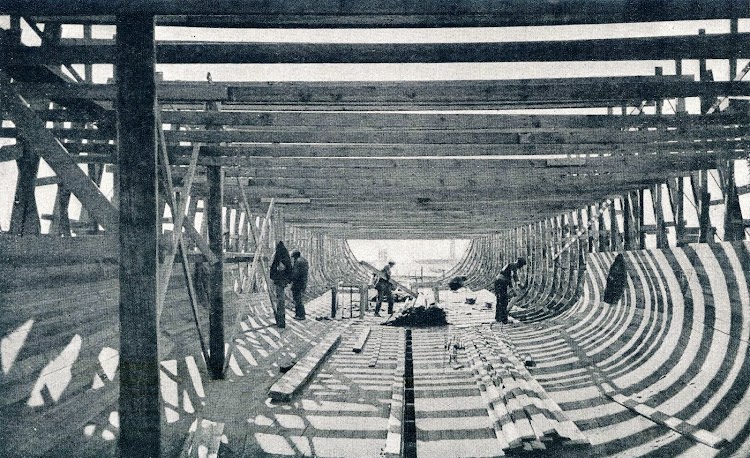 En construcción en el astillero. Del libro La Construcción Naval Mercante en España en Julio de 1.918.JPG