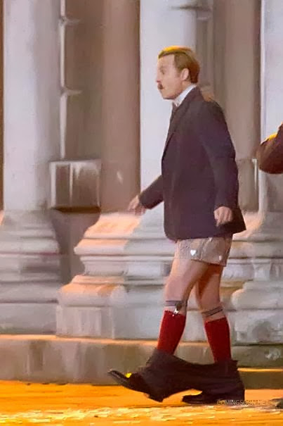 Johnny Depp bokszerben és térdig érő zokniban a Mortdecai forgatásán 03 Johnny Depp bokszerben és térdig érő zokniban a Mortdecai forgatásán 03