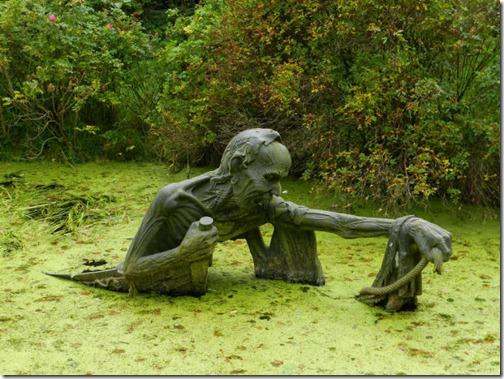 scary_swamp_sculpture_from_ireland_640_03