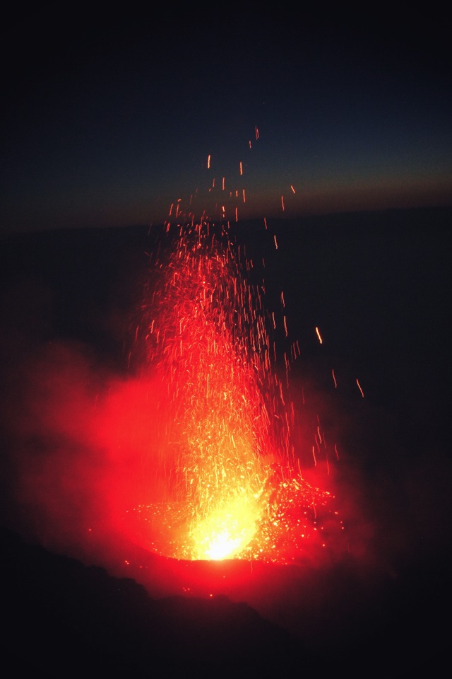 volcano eruption.jpg volcano eruption