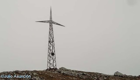 Cruz de la cima de Mirutegi Cruz de la cima de Mirutegi