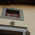 Detall de les finestres de Ca l'Herbolari