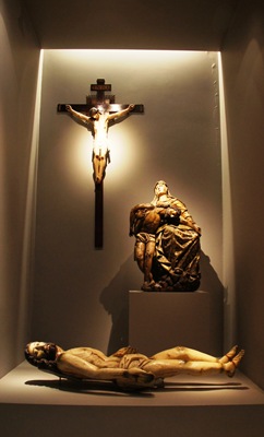 [Gloria%2520Ishizaka%2520-%2520museu%2520de%2520s%25C3%25A3o%2520roque%2520-%2520cristo%2520crucificado%252C%2520n.s.%2520da%2520piedade%2520e%2520cristo%2520morto%255B8%255D.jpg]