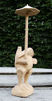 Kermit 
Materiaal: lindehout
Behandeling: antiekbeits geloogd grenen
Afmeting: 9x9x24cm
Achtergrondinformatie: dit is mijn allereerste houtsnijwerk en dus iets aparts, ook al is het een eenvoudige vorm. Het is een schaalmodel van een groter houtsnijwerk dat uit Indonesië komt.