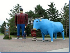 2615 Minnesota Bemidji - Paul Bunyan and Babe statues & Bill