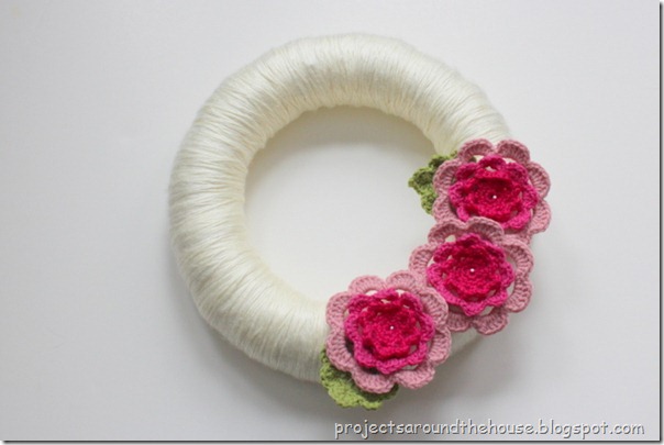 Yarn wrapped crochet flower wreath Yarn wrapped crochet flower wreath